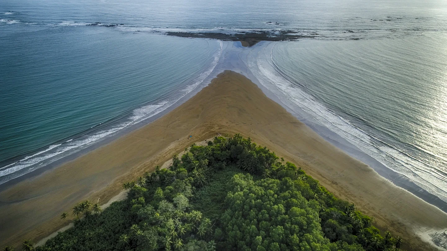 The whale-tail sandbar at Marino Ballena, near Uvita
